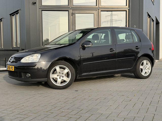 Foto 6 van Volkswagen Golf 1.6 FSI Business Clima | Cruise | Trekhaak | Super onderhouden