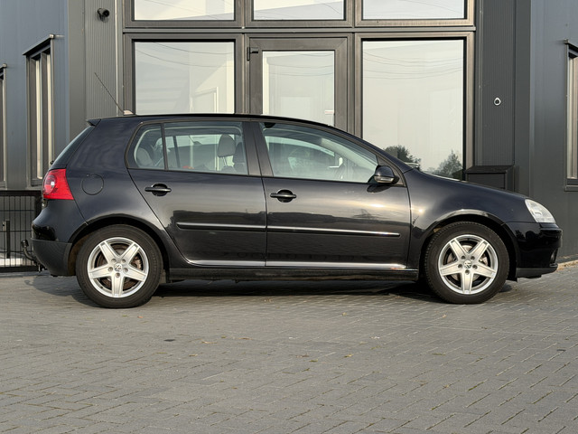 Foto 9 van Volkswagen Golf 1.6 FSI Business Clima | Cruise | Trekhaak | Super onderhouden