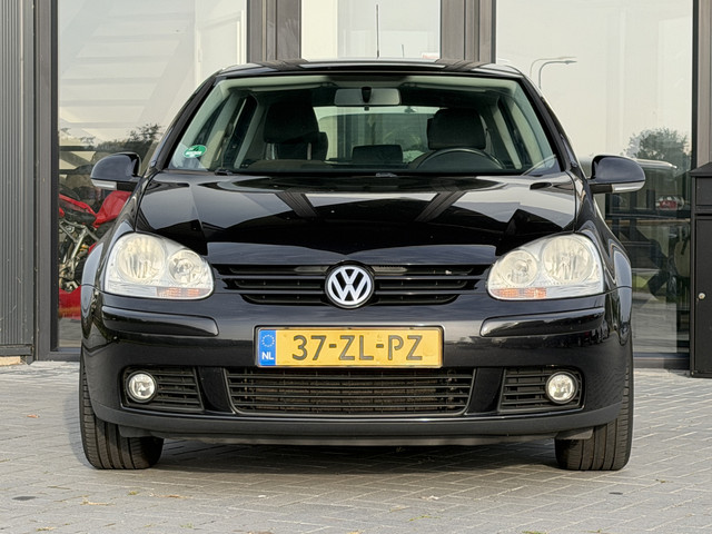 Foto 8 van Volkswagen Golf 1.6 FSI Business Clima | Cruise | Trekhaak | Super onderhouden