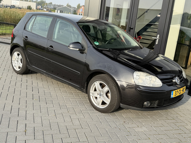 Foto 5 van Volkswagen Golf 1.6 FSI Business Clima | Cruise | Trekhaak | Super onderhouden