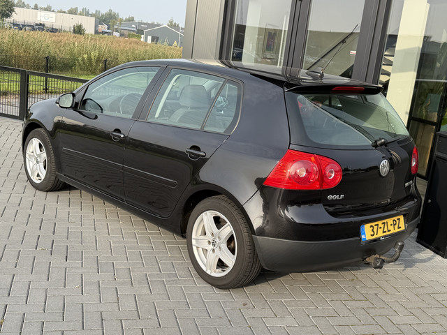 Foto 4 van Volkswagen Golf 1.6 FSI Business Clima | Cruise | Trekhaak | Super onderhouden