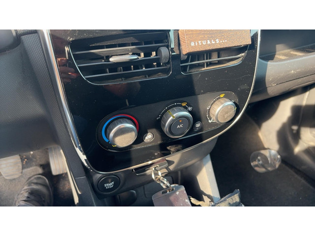 Foto 2 van Renault Clio 0.9 TCe Expression TREKHAAK / AIRCO / NAVI / BLUETOOTH / CRUISE / NL-AUTO