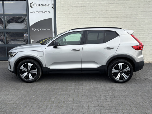 Foto 2 van Volvo XC40 1.5 T5 Plug-in hybrid Ultimate Dark | Zwenkbare trekhaak | Panoramadak | Blis | Memory |