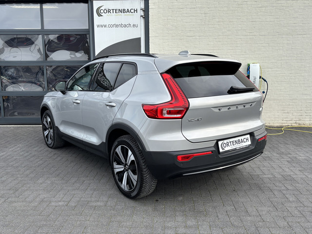 Foto 3 van Volvo XC40 1.5 T5 Plug-in hybrid Ultimate Dark | Zwenkbare trekhaak | Panoramadak | Blis | Memory |