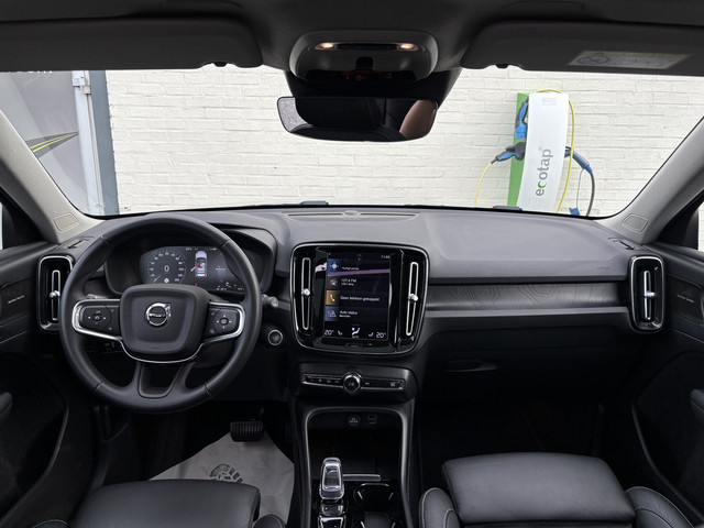 Foto 7 van Volvo XC40 1.5 T5 Plug-in hybrid Ultimate Dark | Zwenkbare trekhaak | Panoramadak | Blis | Memory |