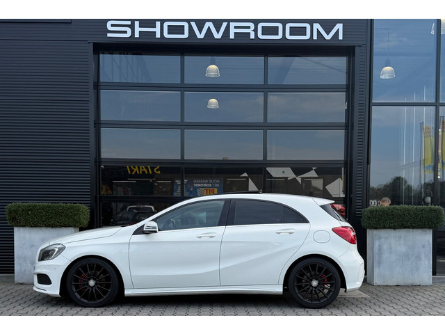 Mercedes-Benz A-klasse 180 AMG, Panoramadak, Leder, Black Optic!