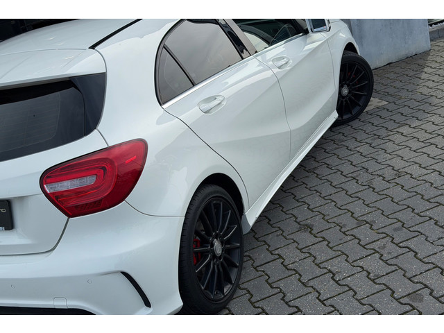 Foto 5 van Mercedes-Benz A-klasse 180 AMG, Panoramadak, Leder, Black Optic!