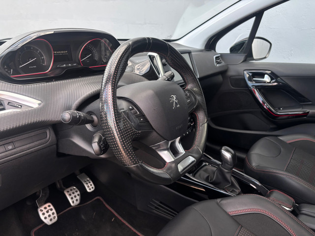 Foto 6 van Peugeot 2008 1.2 PureTech GT-line - Panorama Dak
