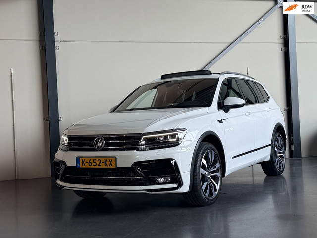 Foto 2 van Volkswagen Tiguan Allspace 1.5 TSI R-Line 7pers, Panodak, ACC, Trekhaak, BTW, Leer, 20", Sfeerverlic