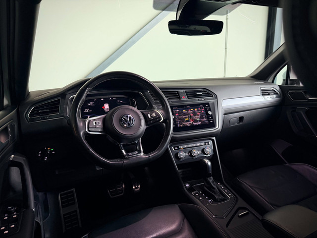Foto 3 van Volkswagen Tiguan Allspace 1.5 TSI R-Line 7pers, Panodak, ACC, Trekhaak, BTW, Leer, 20", Sfeerverlic