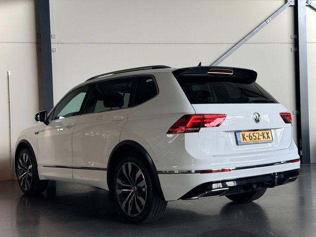 Foto 4 van Volkswagen Tiguan Allspace 1.5 TSI R-Line 7pers, Panodak, ACC, Trekhaak, BTW, Leer, 20", Sfeerverlic