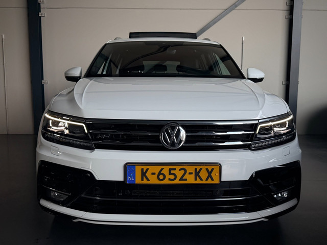 Foto 10 van Volkswagen Tiguan Allspace 1.5 TSI R-Line 7pers, Panodak, ACC, Trekhaak, BTW, Leer, 20", Sfeerverlic
