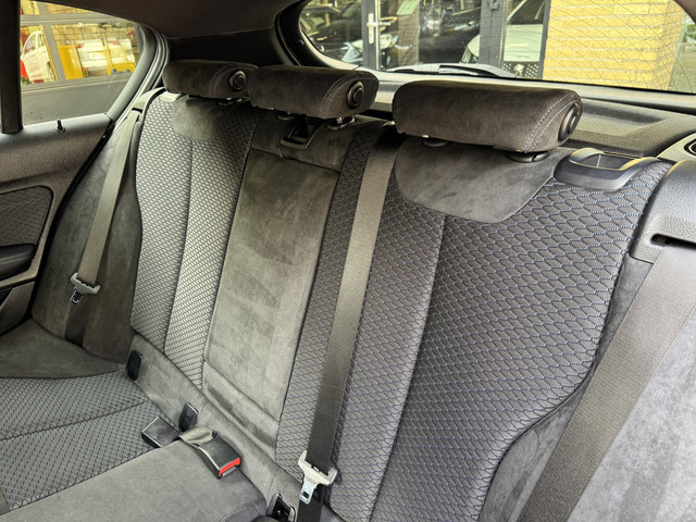 Foto 6 van BMW 1-serie 120i M Sport Edition Automaat Climate Control Led Carplay