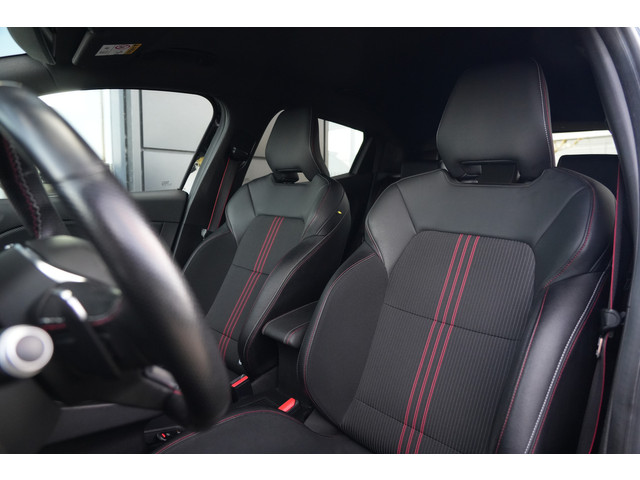 Foto 5 van Renault Clio 1.3 TCe R.S. Line | 131PK | Navigatie | Keyless entry/start | LED koplampen | Renault C