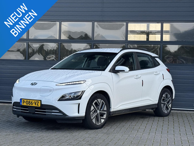 HYUNDAI KONA EV COMFORT 64 kWh (99% SOH) I AUTOMAAT I TREKHAAK I APPLE CARPLAY I P-CAMERA
