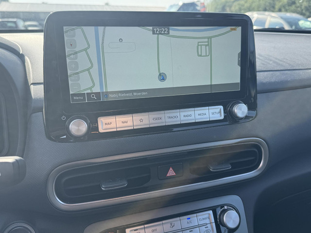 Foto 7 van HYUNDAI KONA EV COMFORT 64 kWh (99% SOH) I AUTOMAAT I TREKHAAK I APPLE CARPLAY I P-CAMERA
