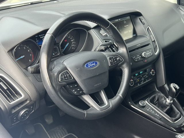 Foto 8 van Ford FOCUS Wagon 1.0 Titanium Edition | Winter Pack! | Navi