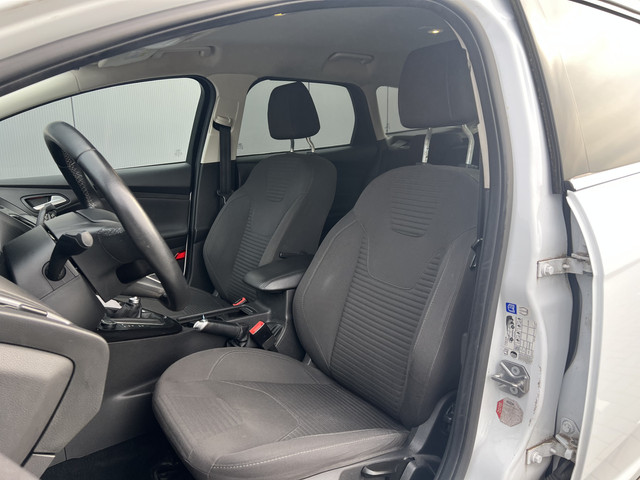 Foto 7 van Ford FOCUS Wagon 1.0 Titanium Edition | Winter Pack! | Navi