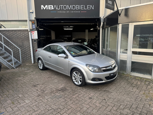 Foto 10 van Opel Astra TwinTop 1.8 Cosmo/1 jr APK/ Camera/Nap/LM Velgen//Mooie auto!