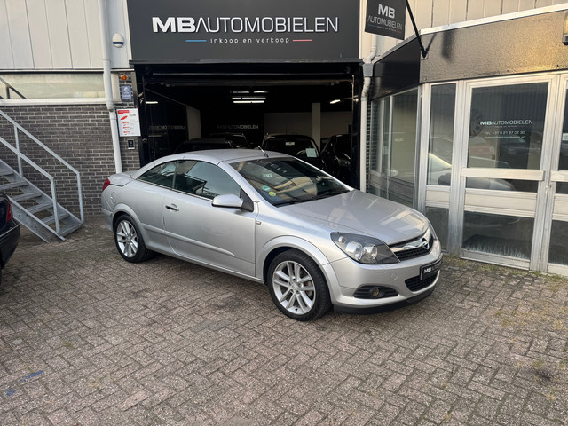 Foto 8 van Opel Astra TwinTop 1.8 Cosmo/1 jr APK/ Camera/Nap/LM Velgen//Mooie auto!
