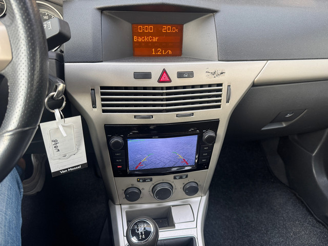 Foto 2 van Opel Astra TwinTop 1.8 Cosmo/1 jr APK/ Camera/Nap/LM Velgen//Mooie auto!