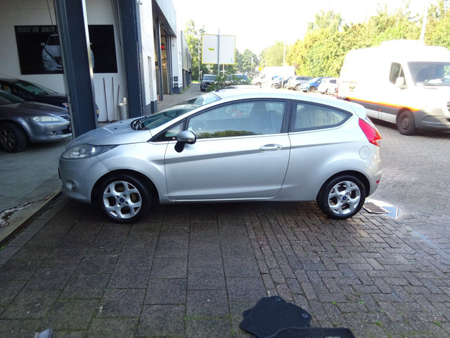 Foto 2 van Ford Fiesta 1.25 Titanium MET APK AIRCO WERKT