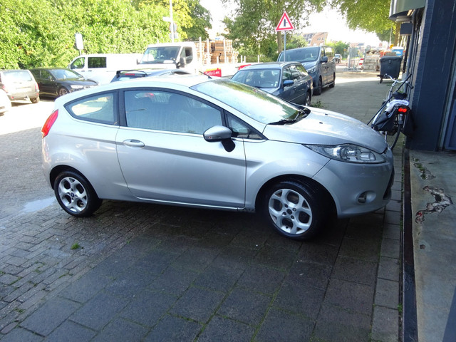 Foto 4 van Ford Fiesta 1.25 Titanium MET APK AIRCO WERKT