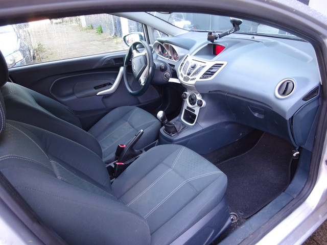 Foto 7 van Ford Fiesta 1.25 Titanium MET APK AIRCO WERKT