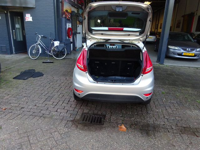Foto 10 van Ford Fiesta 1.25 Titanium MET APK AIRCO WERKT