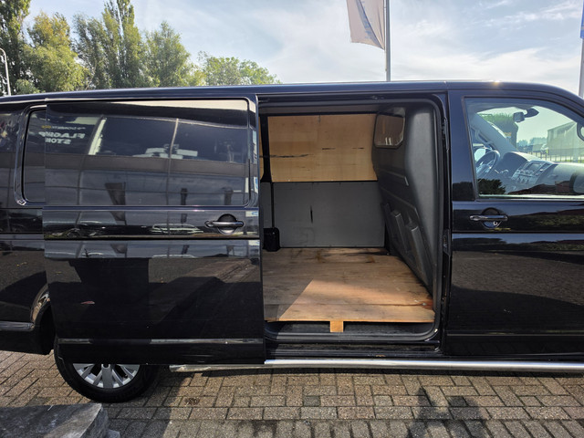Foto 8 van Volkswagen Transporter 2.0 TDI L2-H1 Comfortline Automaat 141 PK * NAP * MARGE *