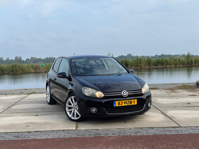 Foto 4 van Volkswagen Golf 1.4 TSI Highline Automaat - Deep Black Pearl - Leder/Clima/Cruise