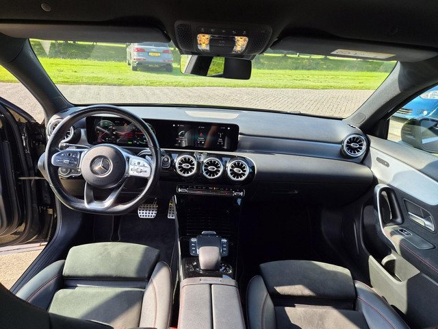 Foto 4 van Mercedes-Benz A-klasse 250 e Business Solution AMG Limited