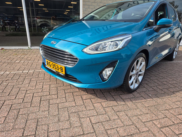 Foto 10 van Ford Fiesta 1.0 EcoBoost Titanium 100PK *Camera*Carplay*Adaptive cruise* voorruit verwarming * Rijkl