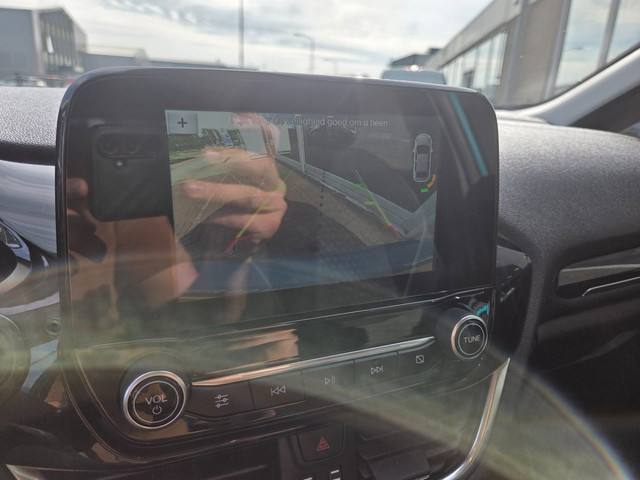 Foto 2 van Ford Fiesta 1.0 EcoBoost Titanium 100PK *Camera*Carplay*Adaptive cruise* voorruit verwarming * Rijkl