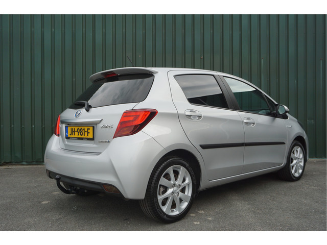 Foto 10 van Toyota Yaris 1.5 Full Hybrid Dynamic + Trekhaak/ Camera/ Navi/ Keyless/ Cruise/ Airco/ Garantie!