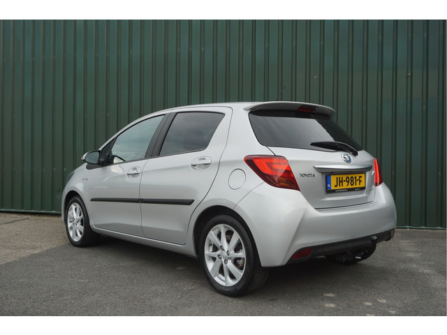 Foto 9 van Toyota Yaris 1.5 Full Hybrid Dynamic + Trekhaak/ Camera/ Navi/ Keyless/ Cruise/ Airco/ Garantie!