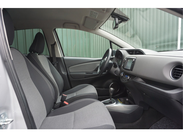 Foto 7 van Toyota Yaris 1.5 Full Hybrid Dynamic + Trekhaak/ Camera/ Navi/ Keyless/ Cruise/ Airco/ Garantie!