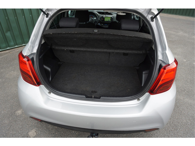 Foto 2 van Toyota Yaris 1.5 Full Hybrid Dynamic + Trekhaak/ Camera/ Navi/ Keyless/ Cruise/ Airco/ Garantie!