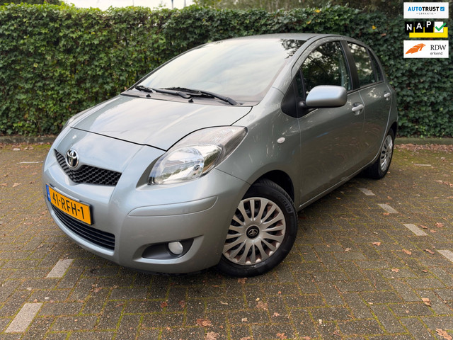 Foto 2 van Toyota Yaris 1.3 VVTi Aspiration Automaat|1e Eigenaar|Cruise|Trekhaak|Volledig onderhouden