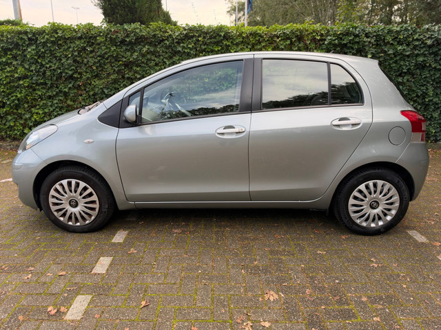 Foto 3 van Toyota Yaris 1.3 VVTi Aspiration Automaat|1e Eigenaar|Cruise|Trekhaak|Volledig onderhouden