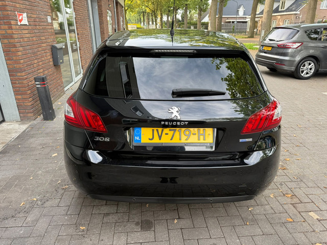 Foto 3 van Peugeot 308 1.2 PureTech PANO|AIRCO|NEW APK|CAMERA