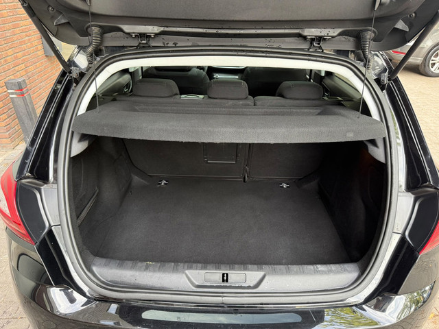 Foto 4 van Peugeot 308 1.2 PureTech PANO|AIRCO|NEW APK|CAMERA