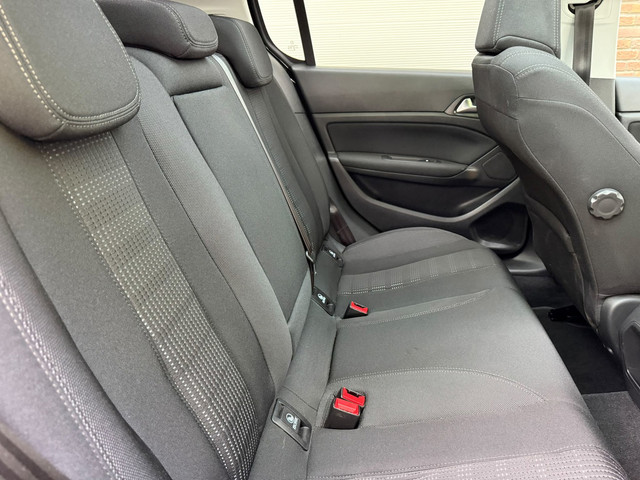 Foto 8 van Peugeot 308 1.2 PureTech PANO|AIRCO|NEW APK|CAMERA