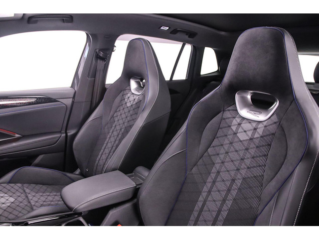 Foto 4 van Volkswagen Tiguan R-Line Edition 1.5 TSI eHybrid 272pk DSG Automaat Trekhaak, Panoramadak, Black Sty
