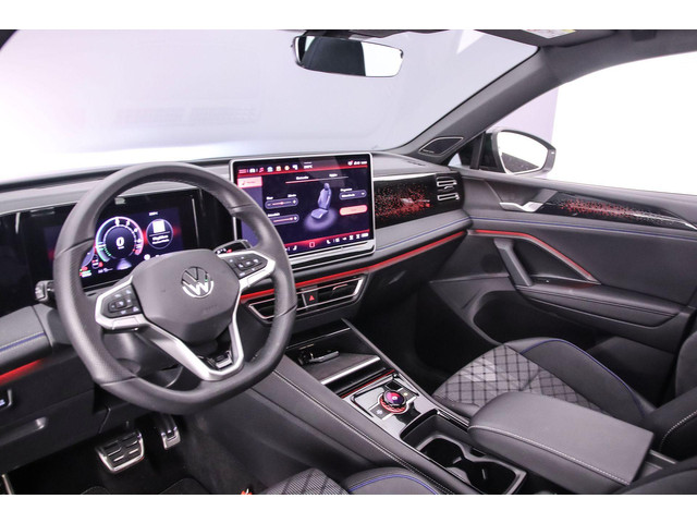 Foto 5 van Volkswagen Tiguan R-Line Edition 1.5 TSI eHybrid 272pk DSG Automaat Trekhaak, Panoramadak, Black Sty