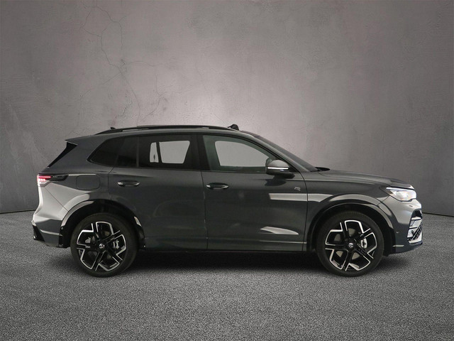 Foto 9 van Volkswagen Tiguan R-Line Edition 1.5 TSI eHybrid 272pk DSG Automaat Trekhaak, Panoramadak, Black Sty
