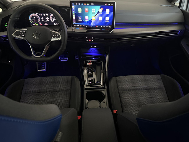 Foto 10 van Volkswagen Golf 1.5 eHybrid GTE 272PK | Adaptive cruise | 360 | Head-up | Sfeer | IQ light |Stoelver