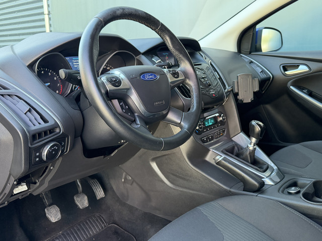 Foto 7 van Ford FOCUS Wagon BWJ 2014 | 1.0T 126PK TITANIUM | TREKHAAK | CLIMA | NAVI | PDC 2X | DONKER GLAS | L