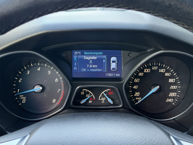 Foto 2 van Ford FOCUS Wagon BWJ 2014 | 1.0T 126PK TITANIUM | TREKHAAK | CLIMA | NAVI | PDC 2X | DONKER GLAS | L