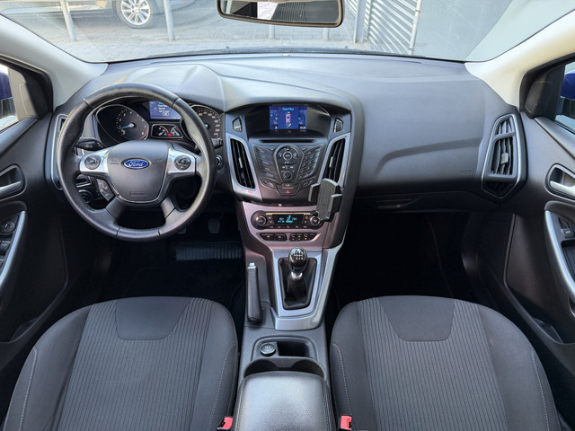 Foto 10 van Ford FOCUS Wagon BWJ 2014 | 1.0T 126PK TITANIUM | TREKHAAK | CLIMA | NAVI | PDC 2X | DONKER GLAS | L